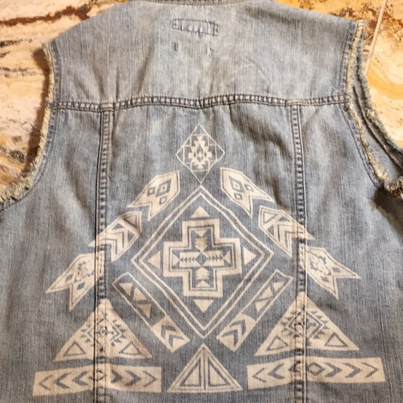 Bullhead Denim Co. regular fit jean vest/Aztec art - Picture 6 of 8
